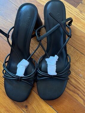Apt. 9 Black Strappy Square-Toe Block Heel Sandals